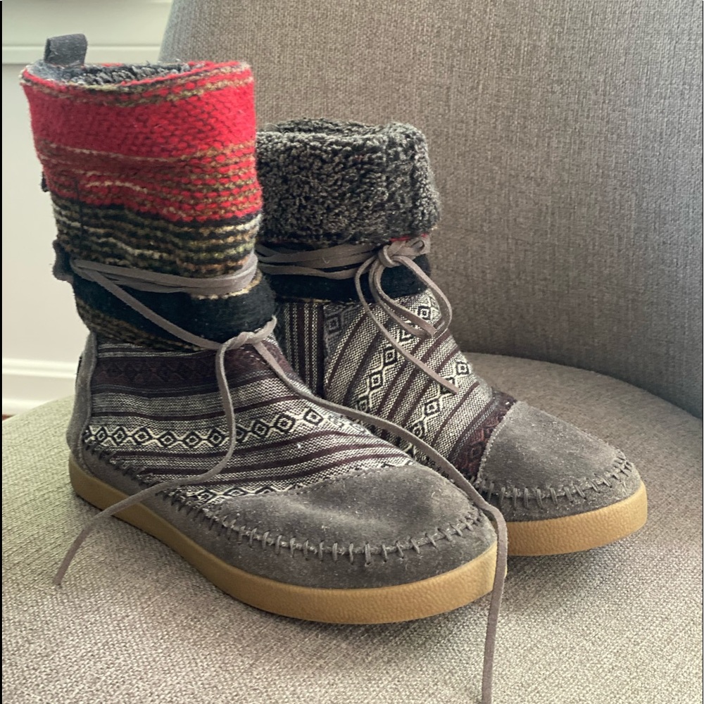Tom’s booties cute!! Make them yours for Fall..